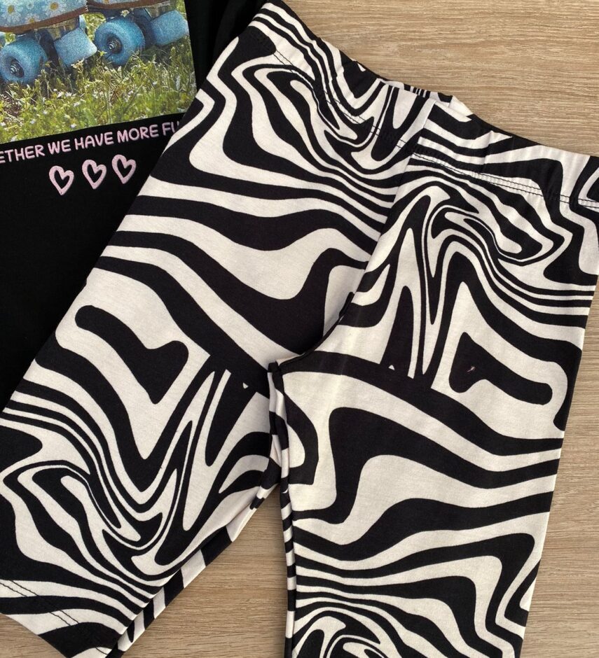 fernandaramoskids com br Conjunto Infantil Feminino T shirt Manga Curta Preta e Bermuda Estampa Zebra 1