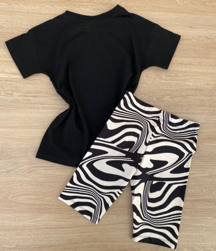 fernandaramoskids com br Conjunto Infantil Feminino T shirt Manga Curta Preta e Bermuda Estampa Zebra 3