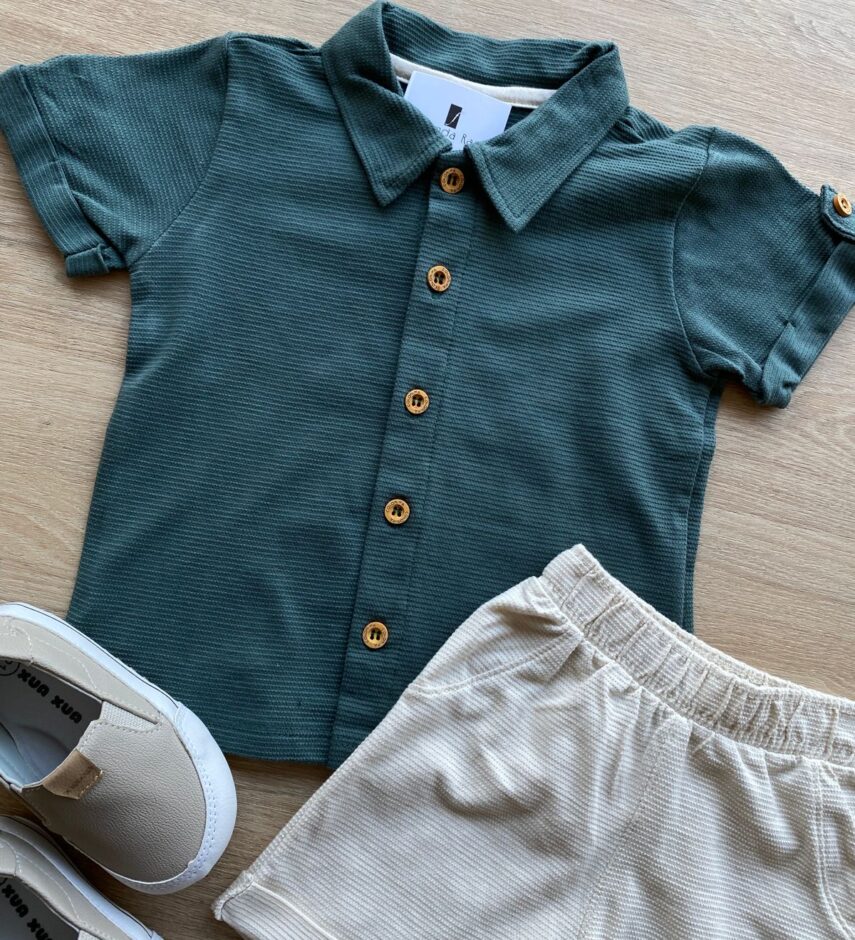 fernandaramoskids com br Conjunto Infantil Masculino Camisa Verde e Bermuda Bege 1