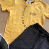 fernandaramoskids com br Conjunto Infantil Masculino Camiseta Amarela e Bermuda Preta 1