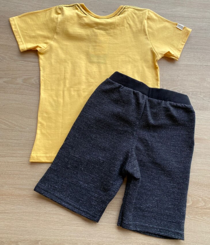 fernandaramoskids com br Conjunto Infantil Masculino Camiseta Amarela e Bermuda Preta 4
