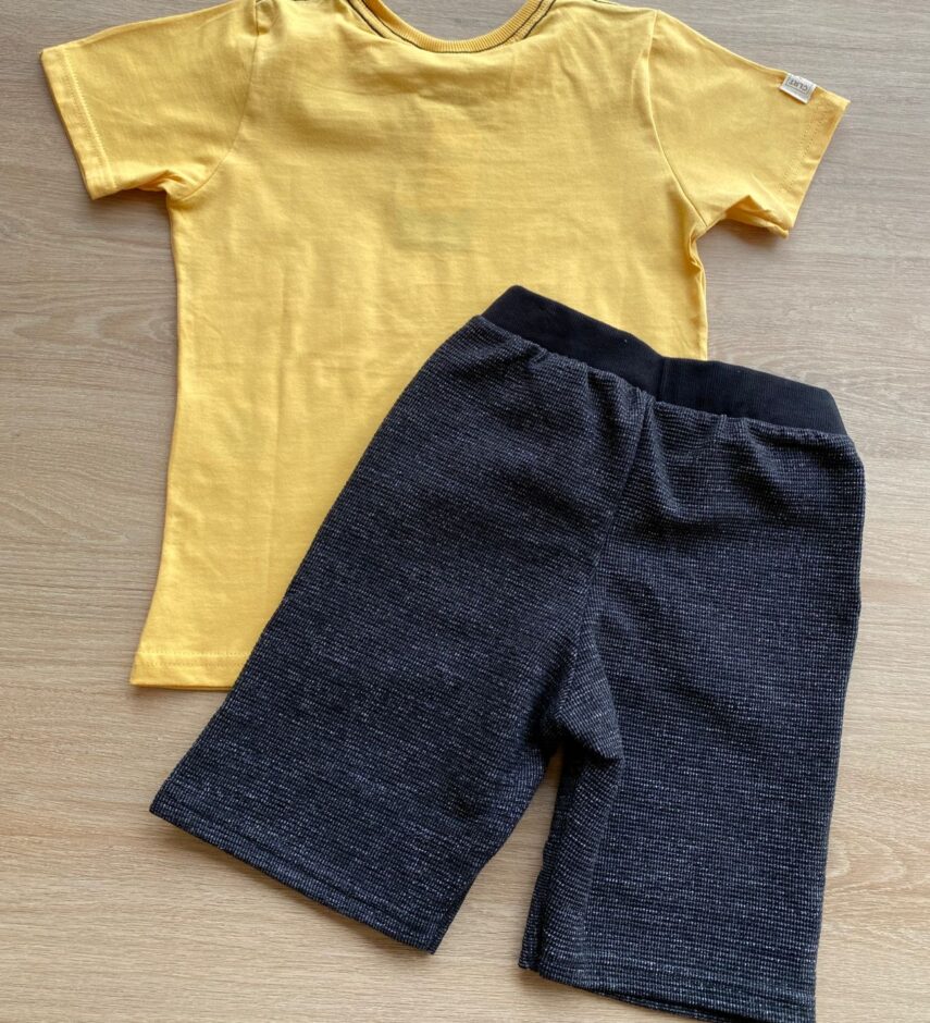 fernandaramoskids com br Conjunto Infantil Masculino Camiseta Amarela e Bermuda Preta 4