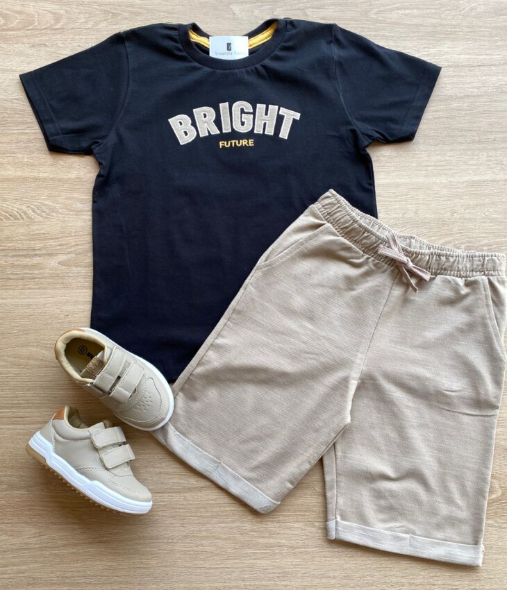 Conjunto Infantil Masculino Camiseta Bright Preta e Bermuda Bege Fernanda Ramos Kids
