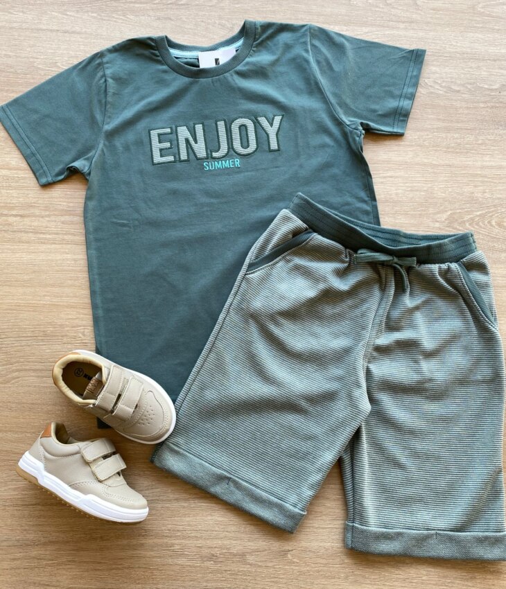 Conjunto Infantil Masculino Camiseta Enjoy e Bermuda Verde Fernanda Ramos Kids
