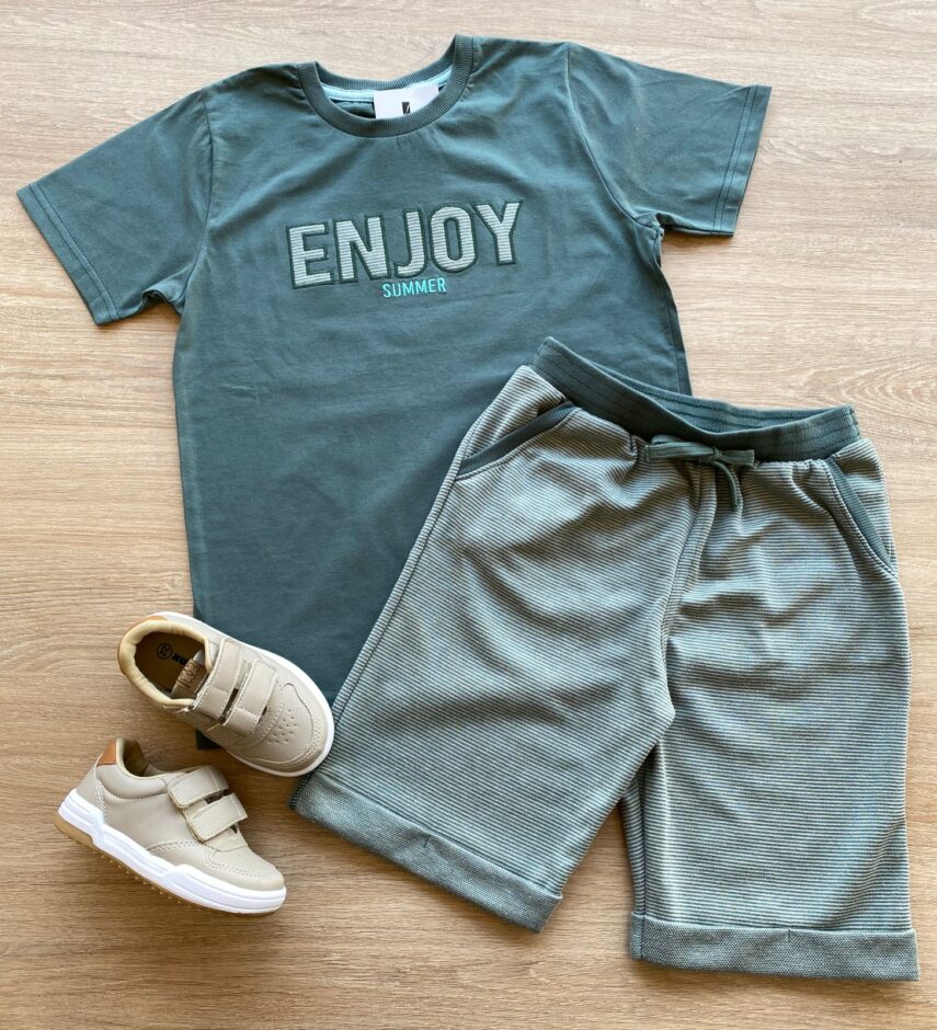 Conjunto Infantil Masculino Camiseta Enjoy e Bermuda Verde Fernanda Ramos Kids
