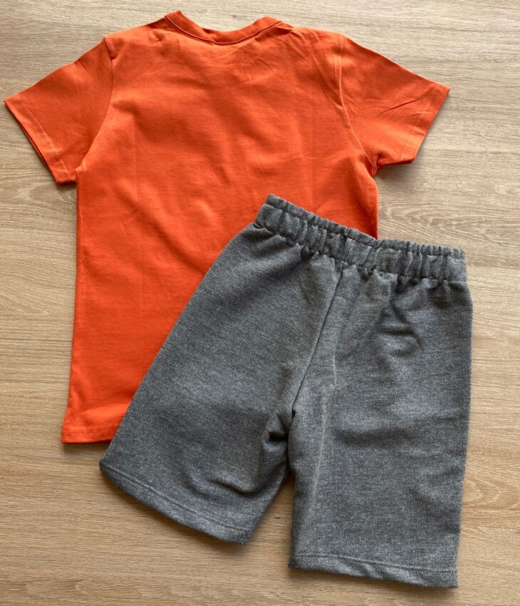 fernandaramoskids com br Conjunto Infantil Masculino Camiseta Laranja e Bermuda Cinza 3