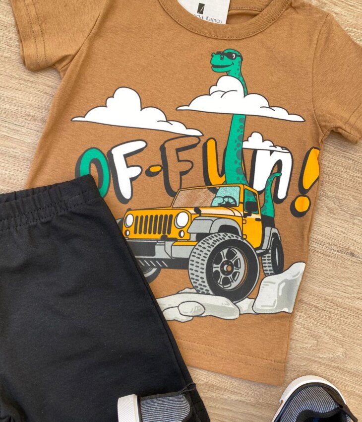 fernandaramoskids com br Conjunto Infantil Masculino Camiseta Marrom e Bermuda Preta 1