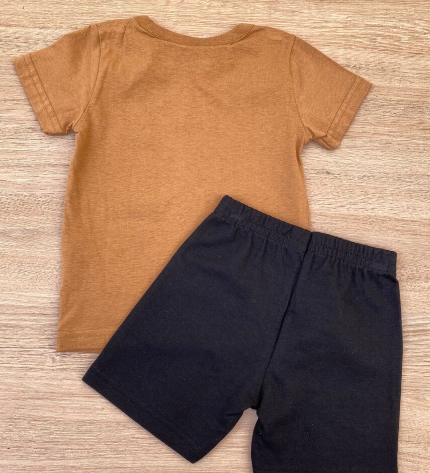 fernandaramoskids com br Conjunto Infantil Masculino Camiseta Marrom e Bermuda Preta 2