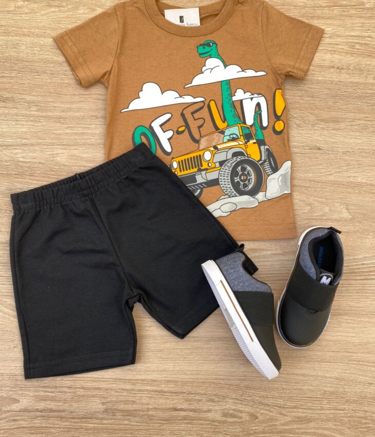 Conjunto Infantil Masculino Camiseta Marrom e Bermuda Preta Fernanda Ramos Kids