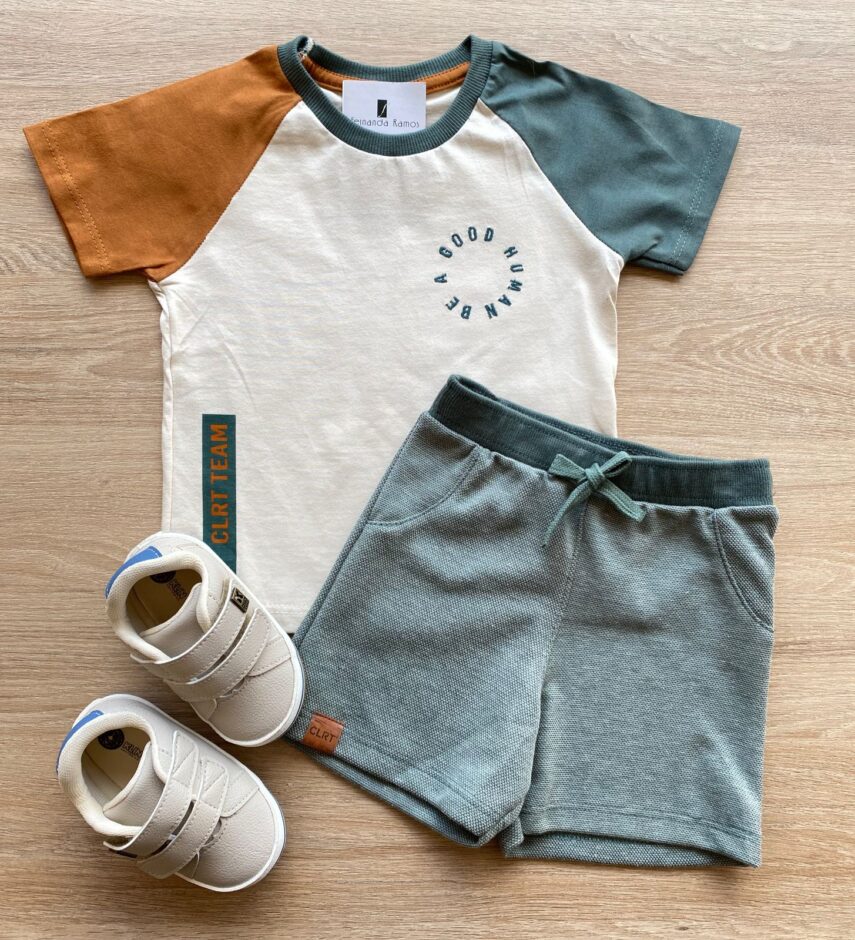 Conjunto Infantil Masculino Camiseta Nude e Bermuda Verde Fernanda Ramos Kids