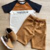 Conjunto Infantil Masculino Camiseta Off White e Bermuda Caramelo Fernanda Ramos Kids