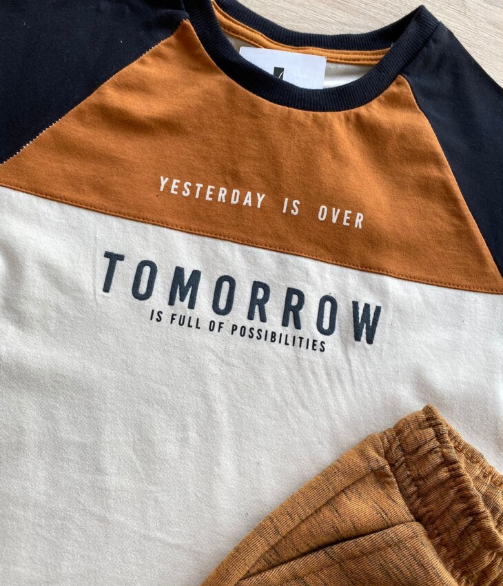 fernandaramoskids com br Conjunto Infantil Masculino Camiseta Off White e Bermuda Caramelo 3
