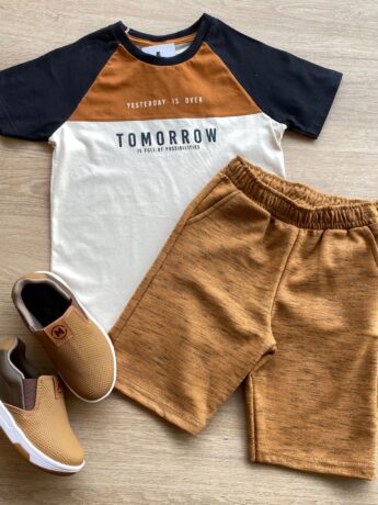 Conjunto Infantil Masculino Camiseta Off White e Bermuda Caramelo Fernanda Ramos Kids
