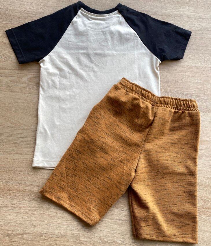 fernandaramoskids com br Conjunto Infantil Masculino Camiseta Off White e Bermuda Caramelo 4