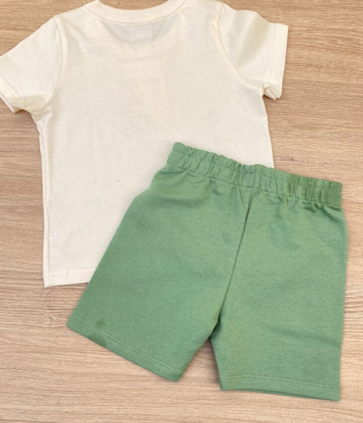 fernandaramoskids com br Conjunto Infantil Masculino Camiseta Off White e Bermuda Verde 2