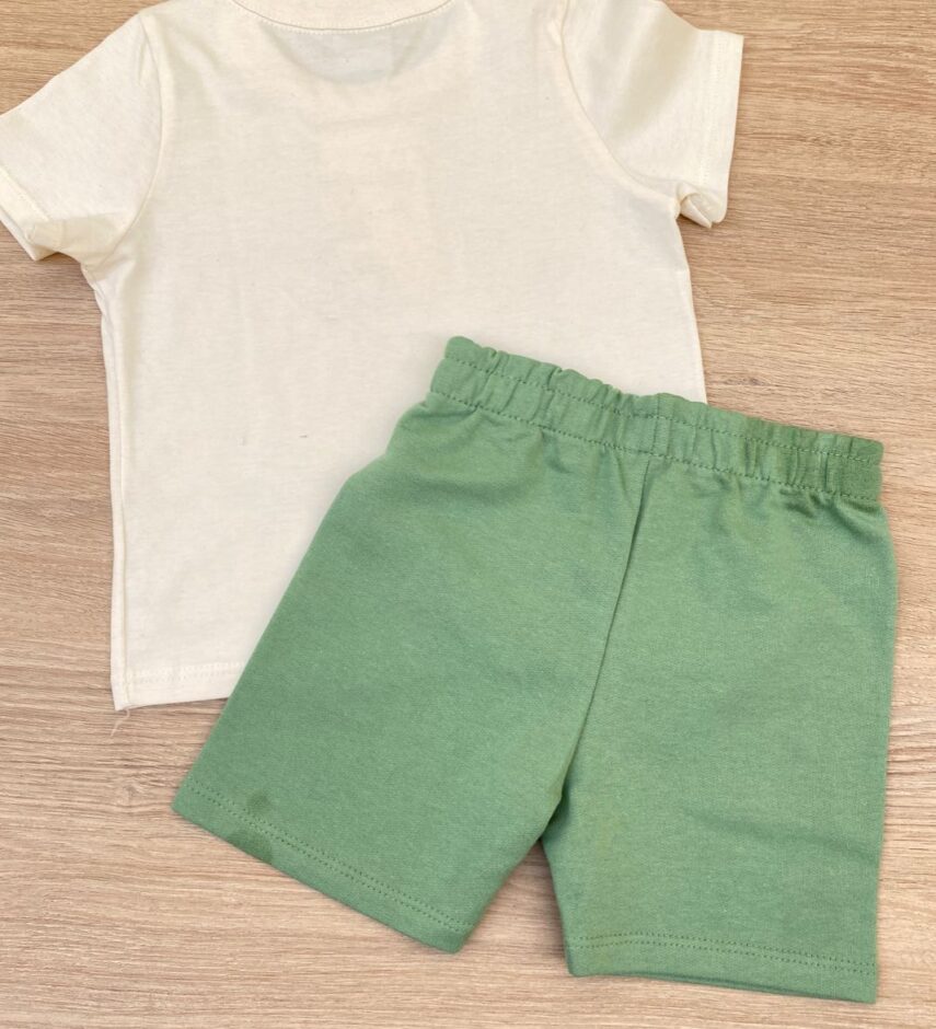fernandaramoskids com br Conjunto Infantil Masculino Camiseta Off White e Bermuda Verde 2