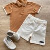 Conjunto Infantil Masculino Camiseta Polo Caramelo Bermuda Off White Fernanda Ramos Store