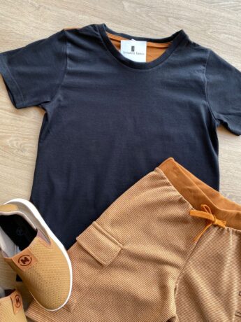 fernandaramoskids com br Conjunto Infantil Masculino Camiseta Preta e Bermuda Caramelo 1