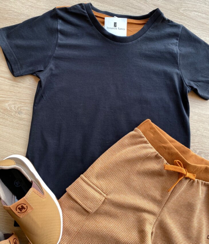 fernandaramoskids com br Conjunto Infantil Masculino Camiseta Preta e Bermuda Caramelo 1