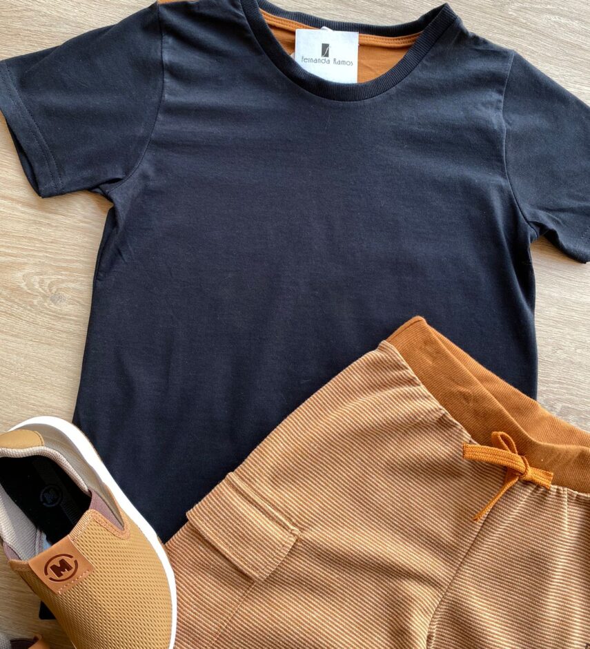 fernandaramoskids com br Conjunto Infantil Masculino Camiseta Preta e Bermuda Caramelo 1