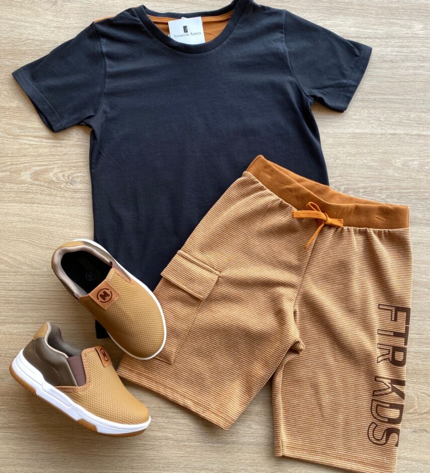 Conjunto Infantil Masculino Camiseta Preta e Bermuda Caramelo Fernanda Ramos Store