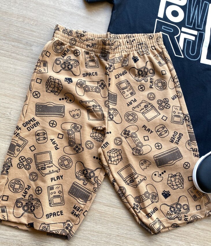 fernandaramoskids com br Conjunto Infantil Masculino Camiseta Preta e Bermuda Estampada 2