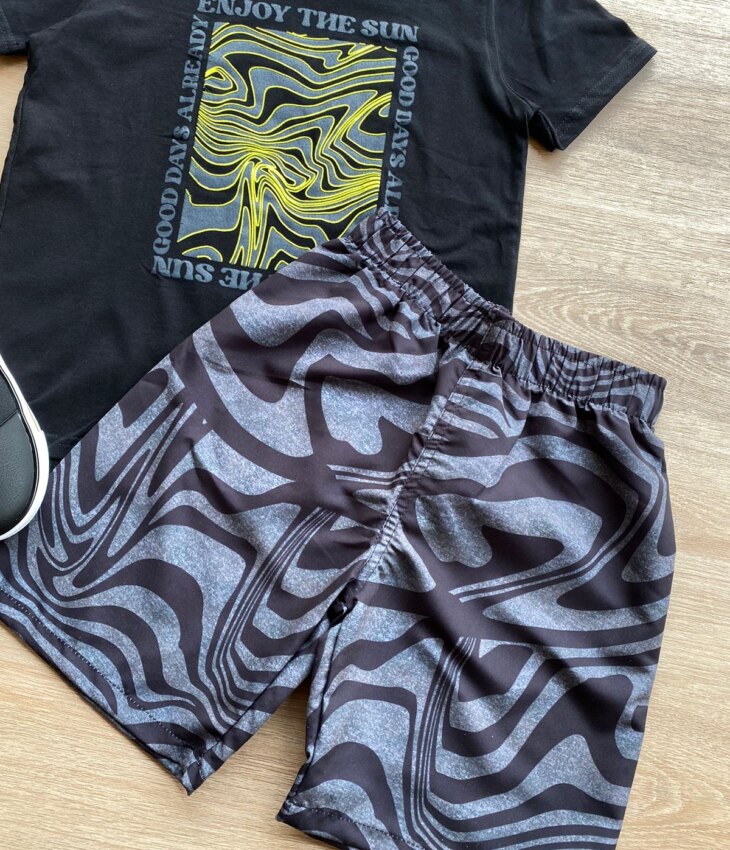 fernandaramoskids com br Conjunto Infantil Masculino Camiseta Preta e Bermuda Tactel Estampada 2