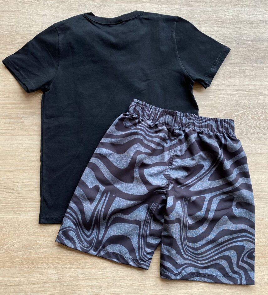 fernandaramoskids com br Conjunto Infantil Masculino Camiseta Preta e Bermuda Tactel Estampada 3
