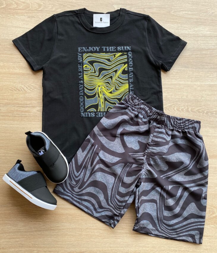 Conjunto Infantil Masculino Camiseta Preta e Bermuda Tactel Estampada Fernanda Ramos Kids