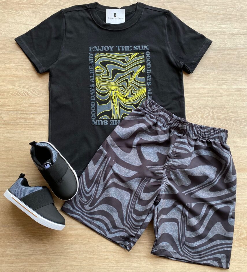 Conjunto Infantil Masculino Camiseta Preta e Bermuda Tactel Estampada Fernanda Ramos Kids