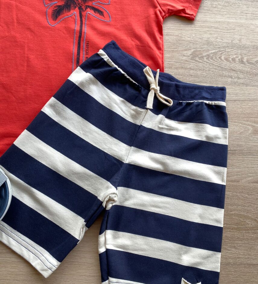 fernandaramoskids com br Conjunto Infantil Masculino Camiseta Vermelha e Bermuda Listrada 3