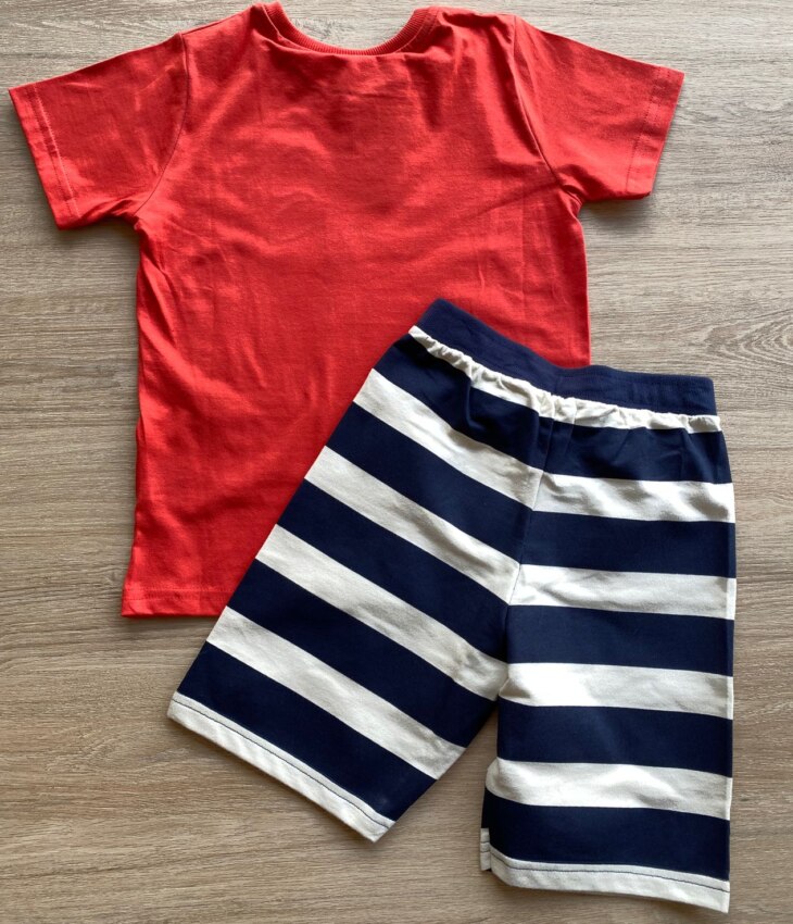 fernandaramoskids com br Conjunto Infantil Masculino Camiseta Vermelha e Bermuda Listrada 4