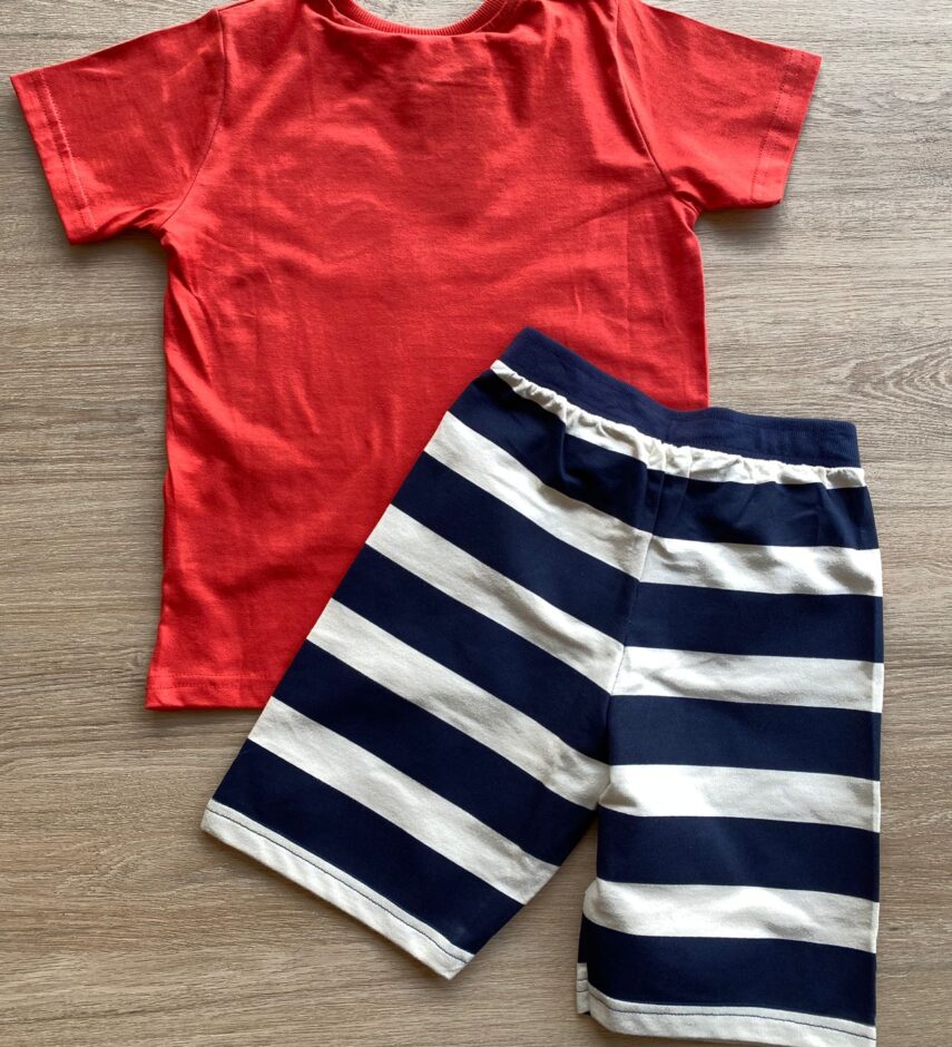 fernandaramoskids com br Conjunto Infantil Masculino Camiseta Vermelha e Bermuda Listrada 4