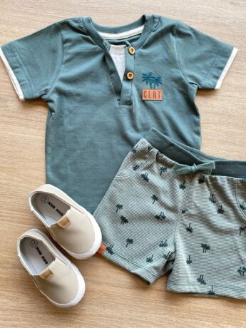 Conjunto Infantil Masculino Coqueiros Camiseta e Bermuda Verde Fernanda Ramos Kids