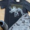 fernandaramoskids com br Conjunto Infantil Masculino Dinossauros Camiseta Preta e Bermuda Cinza 1
