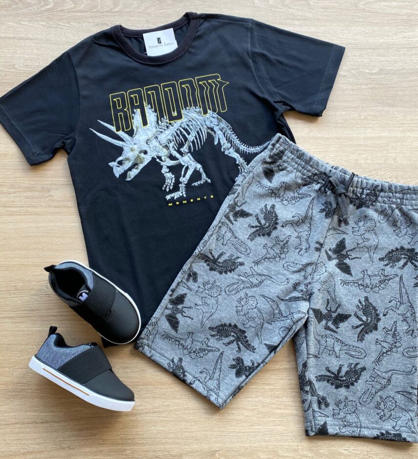 Conjunto Infantil Masculino Dinossauros Camiseta Preta e Bermuda Cinza Fernanda Ramos Kids