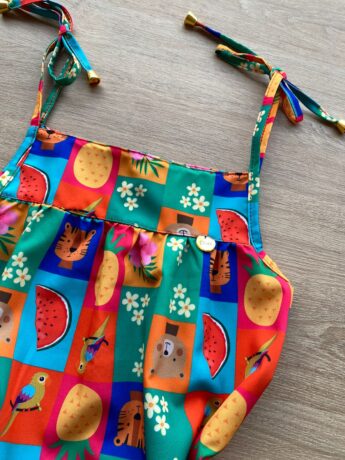 fernandaramoskids com br Vestido Infantil Feminino Alças com Amarração Estampa Bichinhos 1