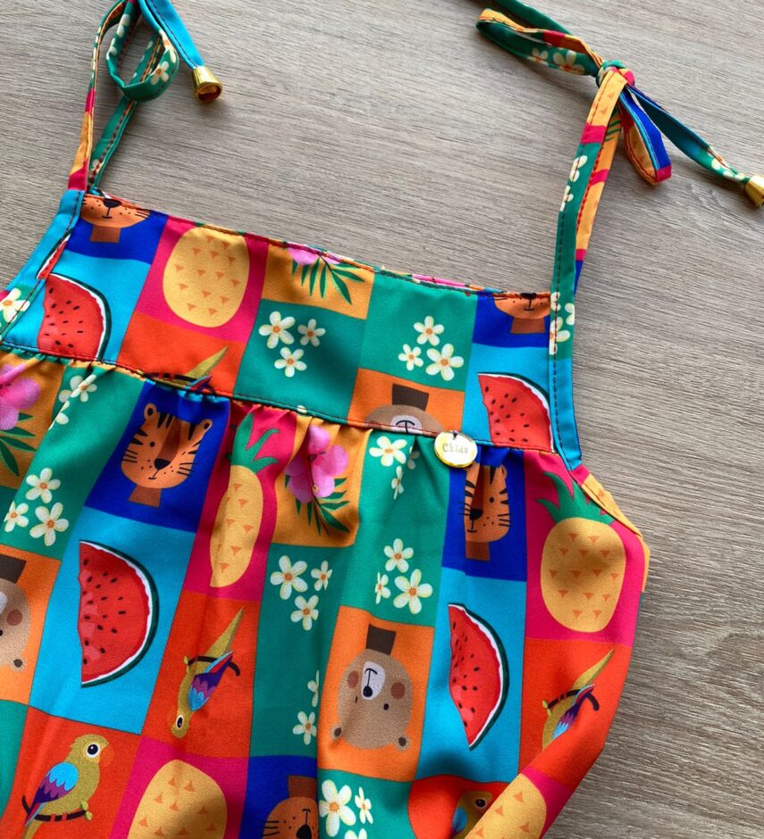 fernandaramoskids com br Vestido Infantil Feminino Alças com Amarração Estampa Bichinhos 1