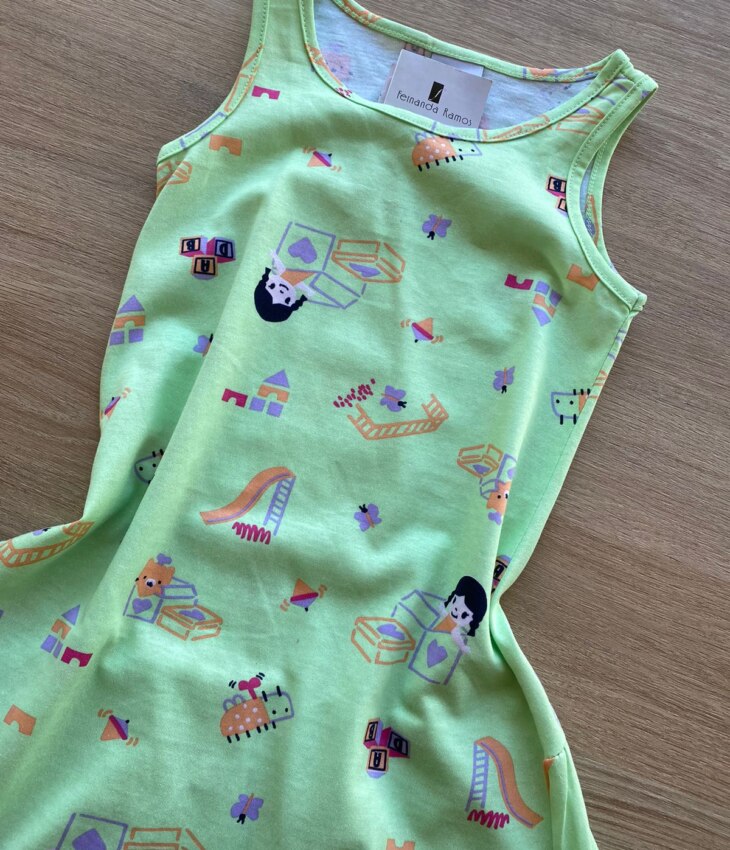 fernandaramoskids com br Vestido Infantil Feminino Curto Estampa de Brinquedos Verde 1
