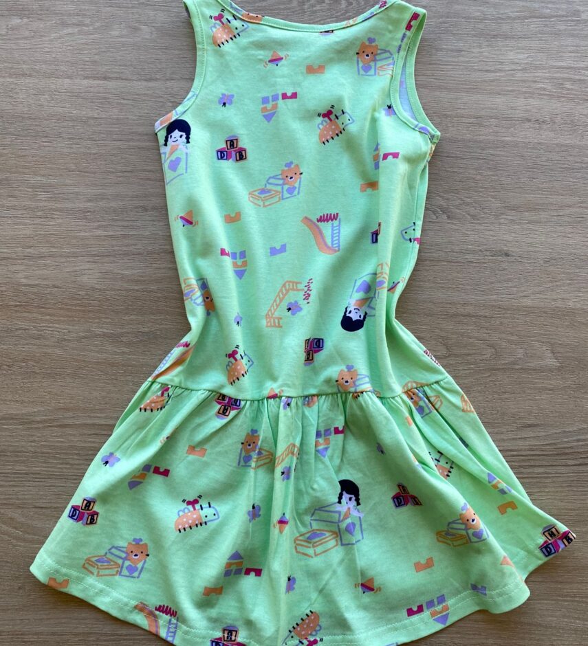 fernandaramoskids com br Vestido Infantil Feminino Curto Estampa de Brinquedos Verde 2