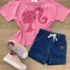 Blusa Manga Curta Infantil Feminina Rosa com Estampa Rosa Escuro Fernanda Ramos Kids