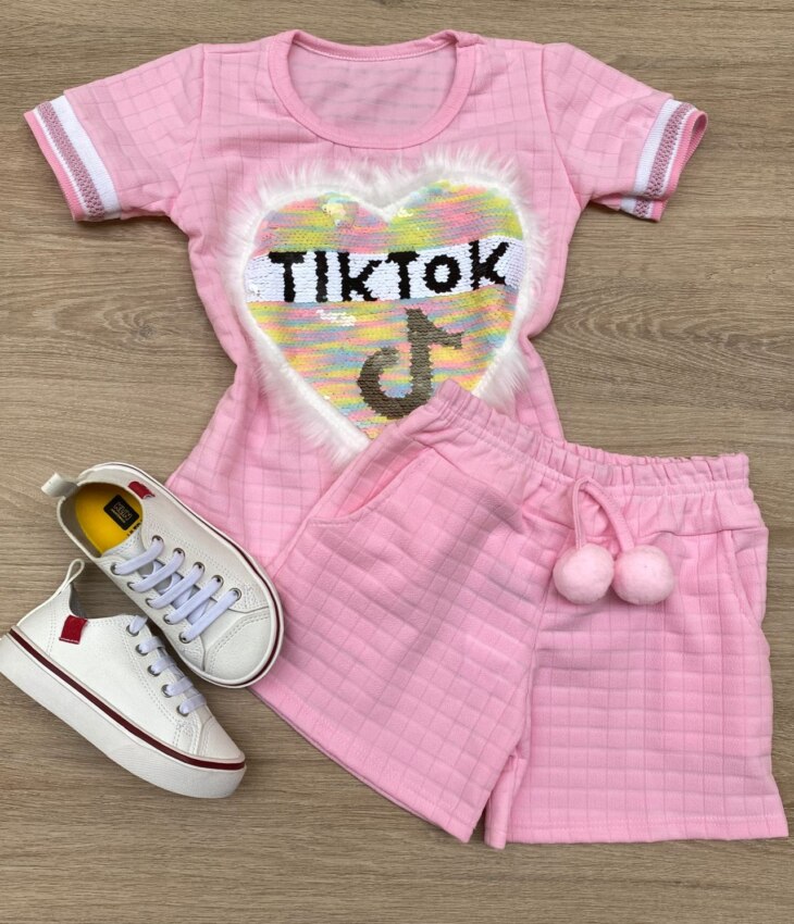 Conjunto Infantil Feminino Blusa Coração Manga Curta e Short Rosa Fernanda Ramos Kids