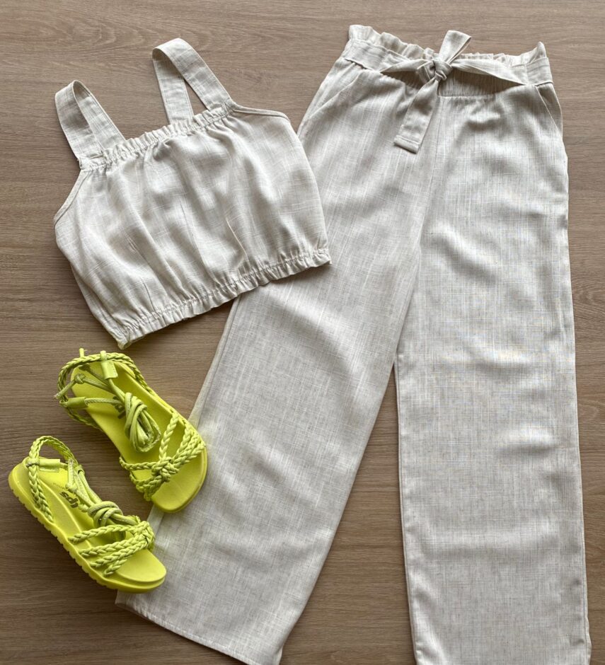 Conjunto Infantil Feminino Blusa Cropped e Calça Pantacourt Cru Fernanda Ramos Kids