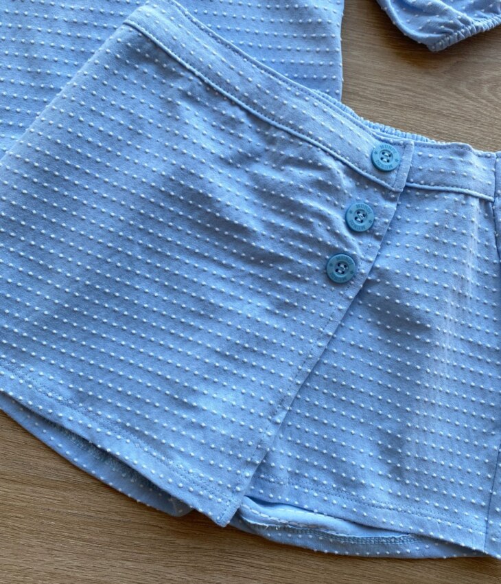 fernandaramoskids com br Conjunto Infantil Feminino Blusa Cropped e Short Saia com Botões Azul 2