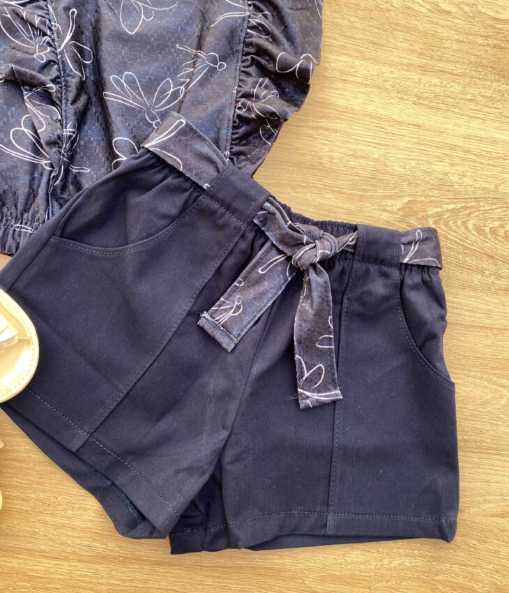 fernandaramoskids com br Conjunto Infantil Feminino Blusa Cropped Estampa e Short Azul Marinho 2