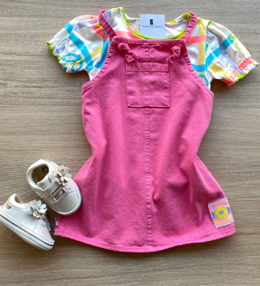 Conjunto Infantil Feminino Blusa Estampada e Salopete Rosa
