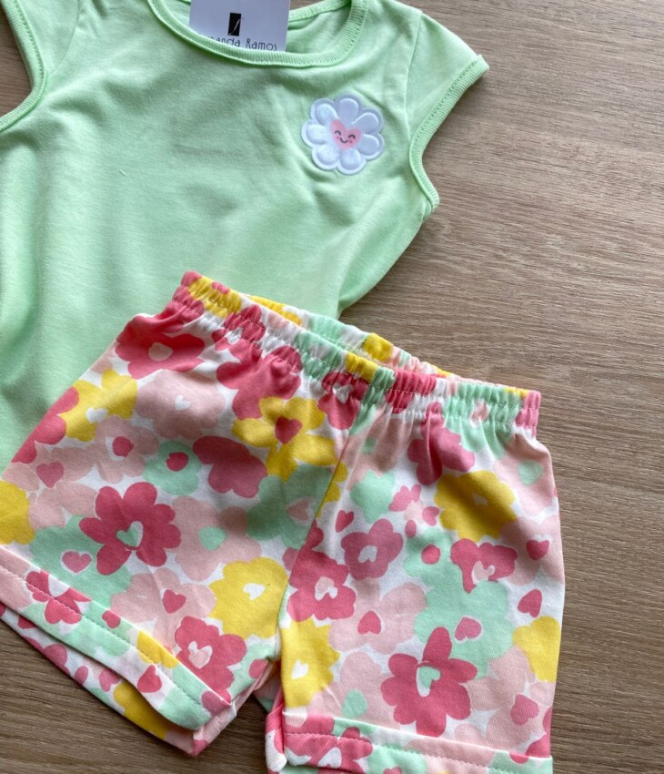fernandaramoskids com br Conjunto Infantil Feminino Blusa Verde e Short Estampa Floral 1