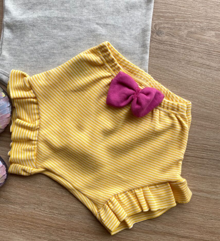 fernandaramoskids com br Conjunto Infantil Feminino Body Cinza Short Listrado Amarelo 2