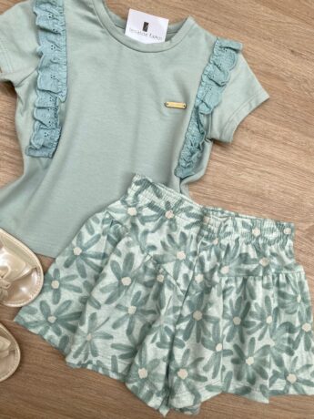fernandaramoskids com br Conjunto Infantil Feminino Cropped Detalhe Laise e Short Estampado Verde 1