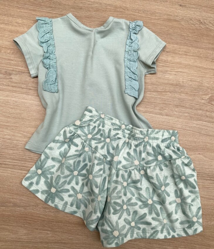 fernandaramoskids com br Conjunto Infantil Feminino Cropped Detalhe Laise e Short Estampado Verde 2